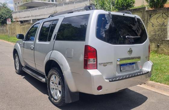 NISSAN PATHFINDER 2.5 LE 4X4 TURBO INTERCOOLER DIESEL 4P AUTOMÁTICO